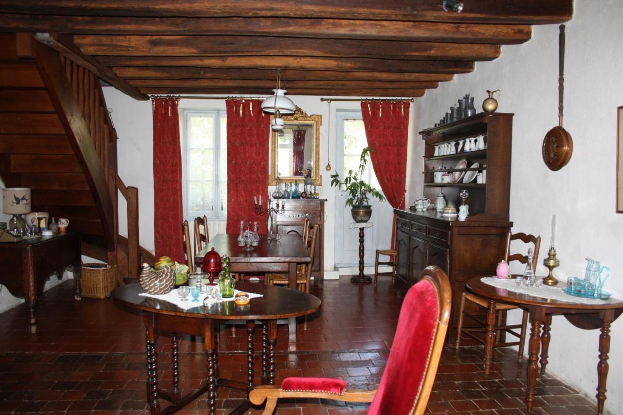 petite maison berrichonne Charost Exterior foto